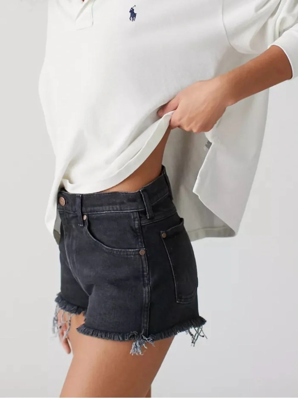Wrangler Women’s High-Rise Festival Denim Shorts in washed black. Size 27